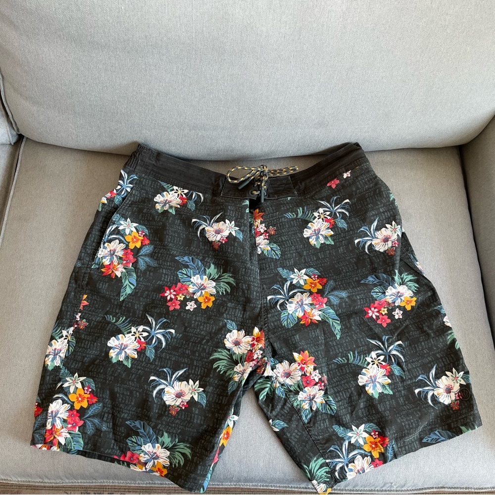 NWT FatFace Camber Hibiscus XL 
Tropical Floral Board Shorts